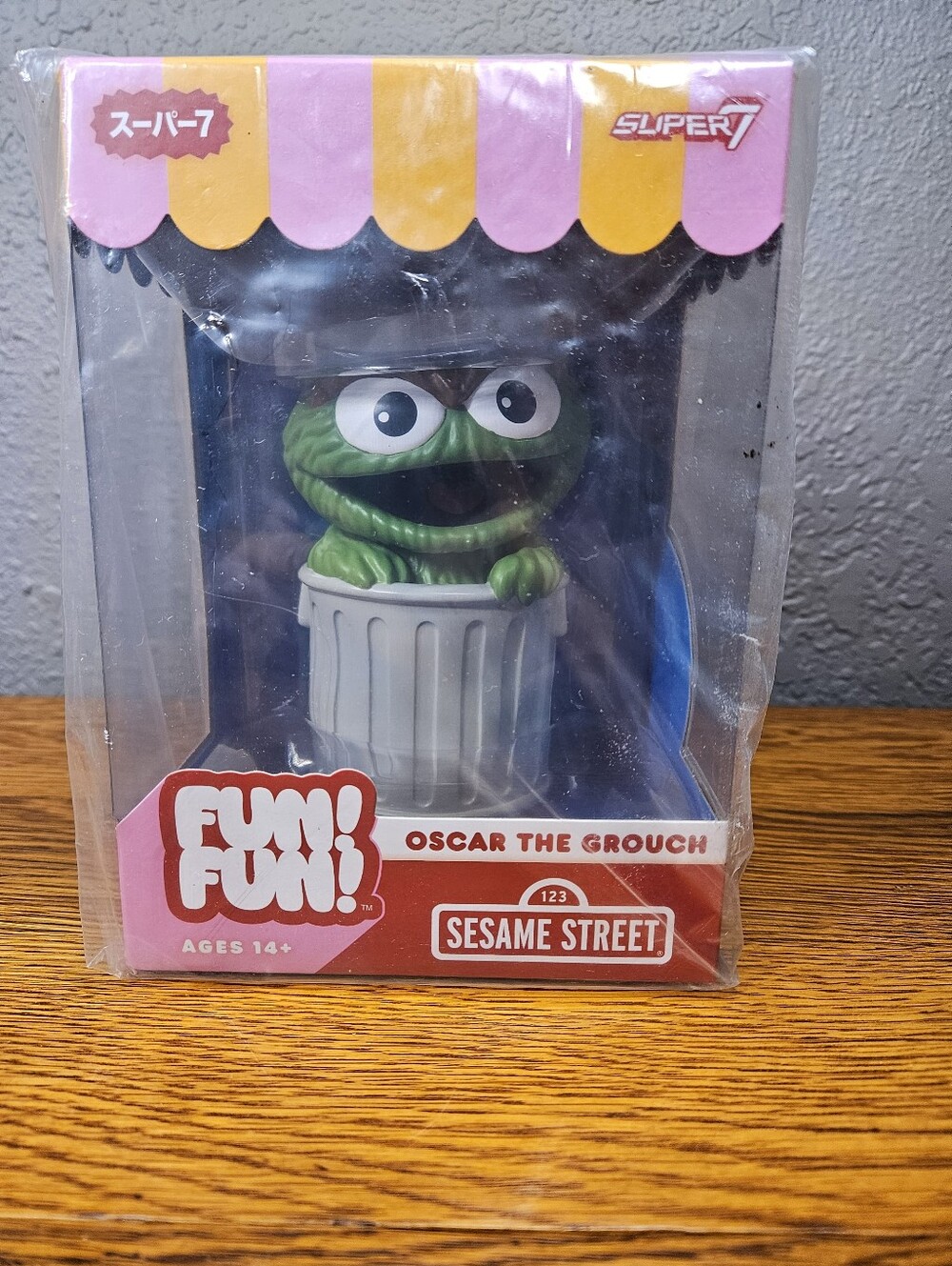 Sesame Street Oscar the Grouch Vinyl Figure - Picture 4 of 5